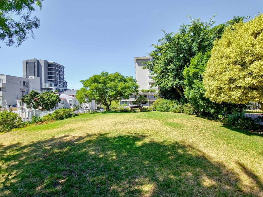 To Let 2 Bedroom Property for Rent in Green Point Western Cape